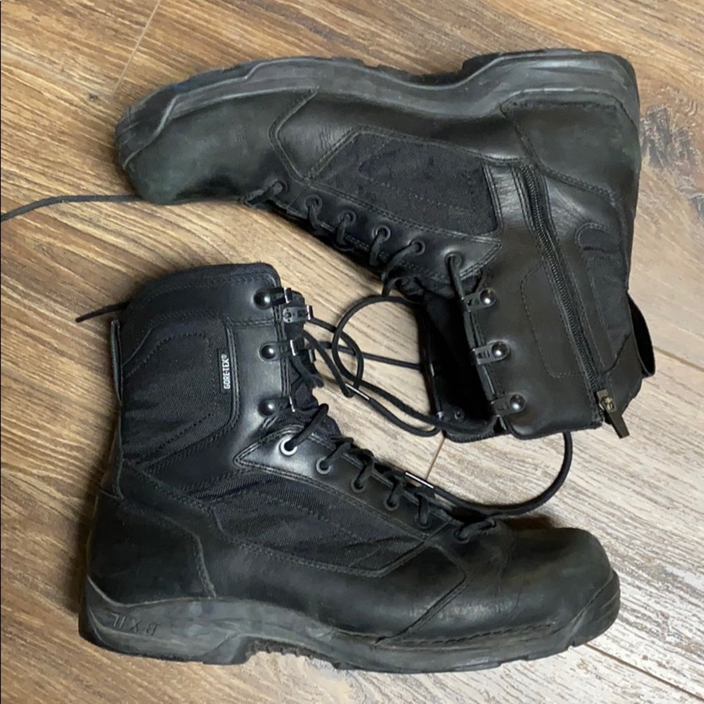 SOLD - Price ↘️ Danner leather and gore-Tex boots 🍁🍂